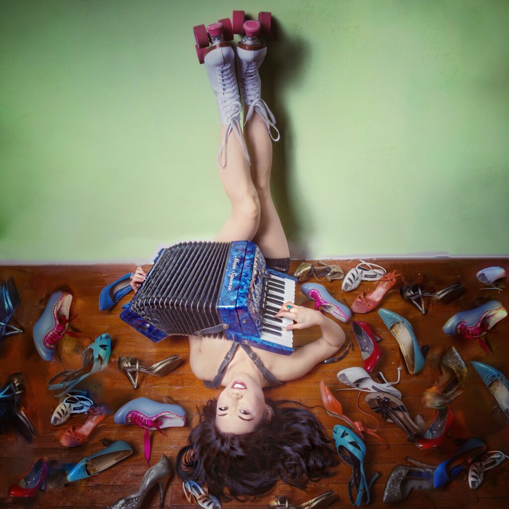 Picture of Susan Hwang and her accordian